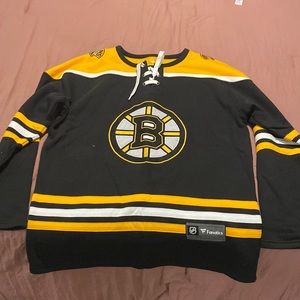 Bruins sweatshirt